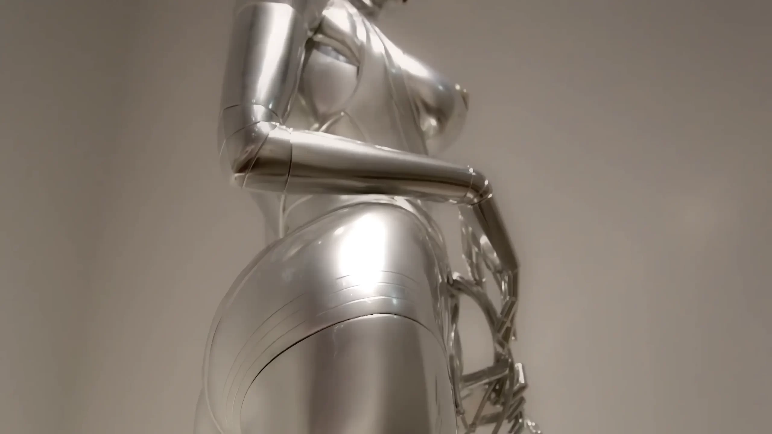 空山基氏の森美術館「宇宙と芸術展」出展作品の制作事例。3Dスキャニングと3Dプリンターを用いた美術造形。