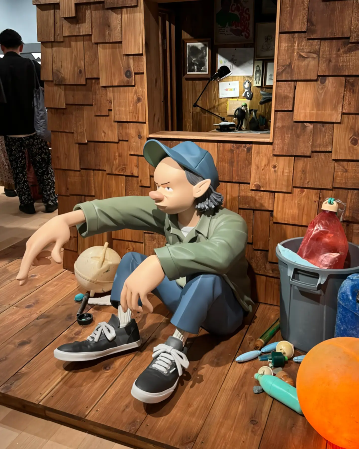 イラストレーター 花井祐介氏の個展「Pebbles and Ripples」展示作品の大スケール立体造形事例。超高精度3D造形・複製を担当。