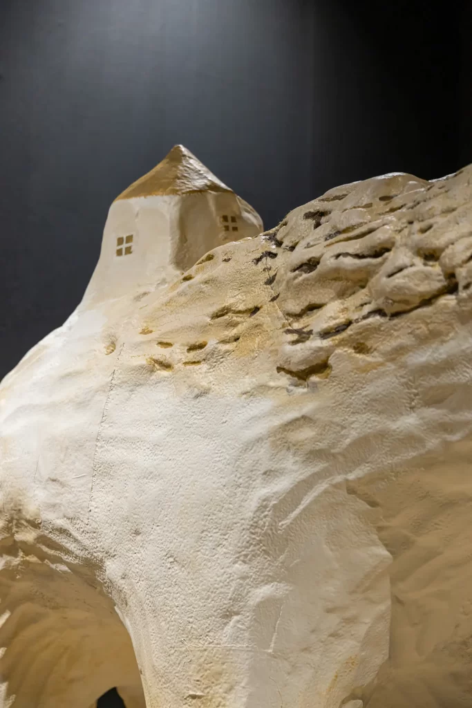 Ultra-high precision 3D scan data of the sculptural artwork "To Hanatanare no Kimi" by Artist SYOZO TANIGUCHI. PLASTICMANIA handled the digital archiving.