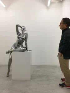 空山基氏のSexy Robotシリーズの制作事例。3Dスキャニングと3Dプリンターを駆使したメタリック造形。