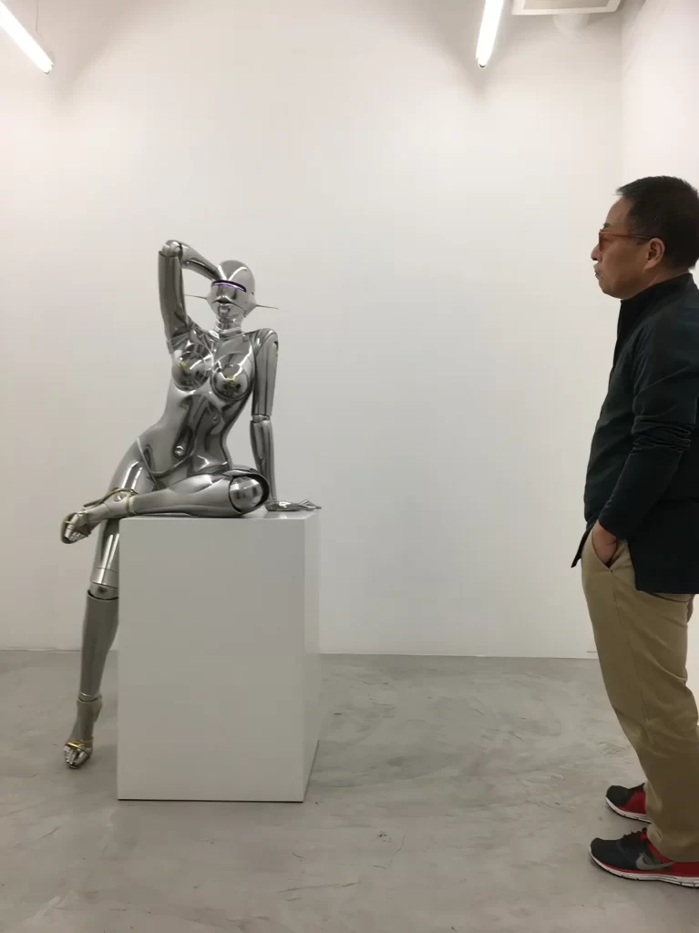 空山基氏のSexy Robotシリーズの制作事例。3Dスキャニングと3Dプリンターを駆使したメタリック造形。