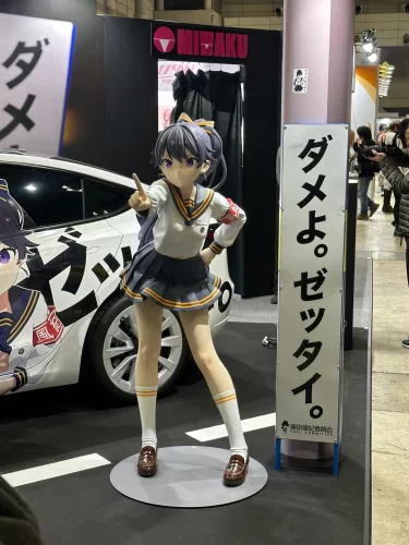 ワンダーフェスティバル2024[冬]で展示された、1/7スケール発売記念1/1等身大フィギュア「在波うゆ」の制作事例。大スケール造形をプラスティックマニア（プラマニ）にて携わらせていただきました。