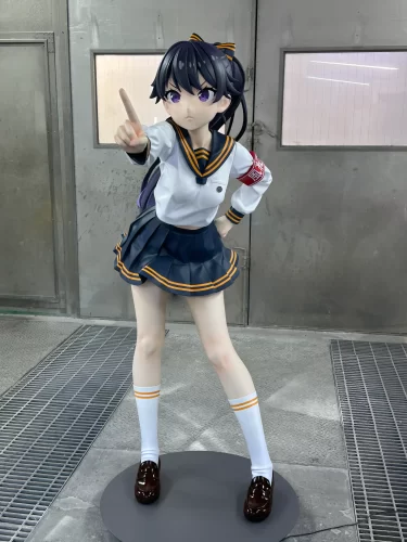 ワンダーフェスティバル2024[冬]で展示された、1/7スケール発売記念1/1等身大フィギュア「在波うゆ」の制作事例。大スケール造形をプラスティックマニア（プラマニ）にて携わらせていただきました。