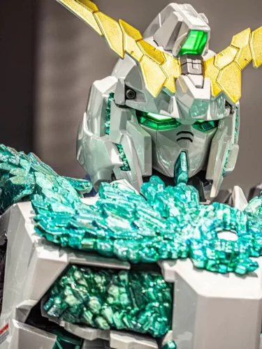 ガンダムベース東京 5周年記念モニュメントに設置された、RX-0 ユニコーンガンダム立像。大型造形における3Dスキャニング技術と3Dプリンターによるフィギュア制作実績。