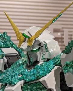 ガンダムベース東京 5周年記念モニュメントに設置された、RX-0 ユニコーンガンダム立像。大型造形における3Dスキャニング技術と3Dプリンターによるフィギュア制作実績。