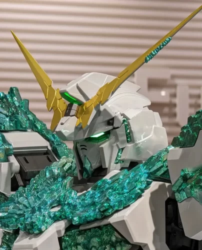 ガンダムベース東京 5周年記念モニュメントに設置された、RX-0 ユニコーンガンダム立像。大型造形における3Dスキャニング技術と3Dプリンターによるフィギュア制作実績。