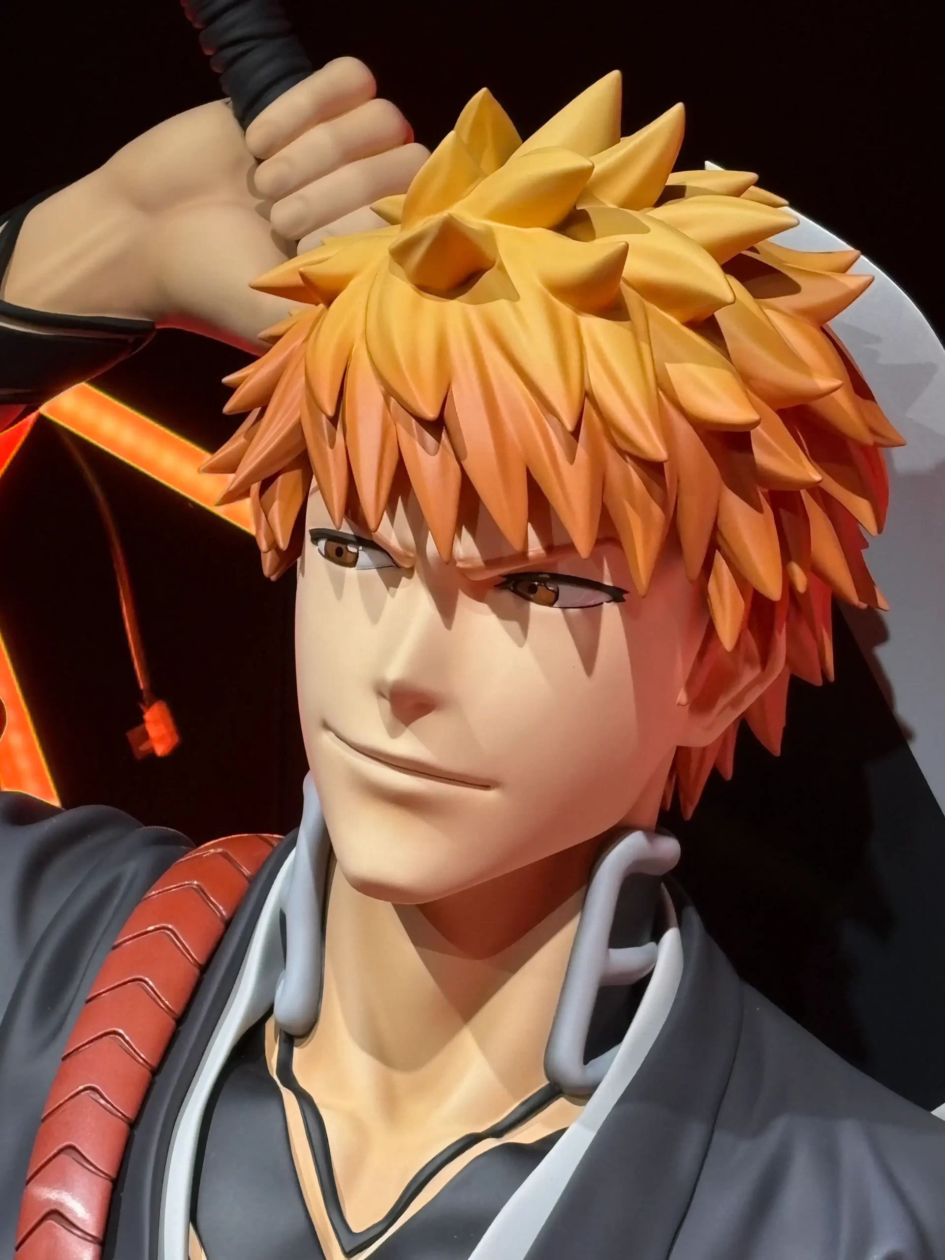 漫画家 久保帯人氏の作品**『BLEACH / 黒崎一護』の等身大フィギュア**。通常サイズの原型を超高精度3Dスキャン後、高精度に拡大造形した事例。