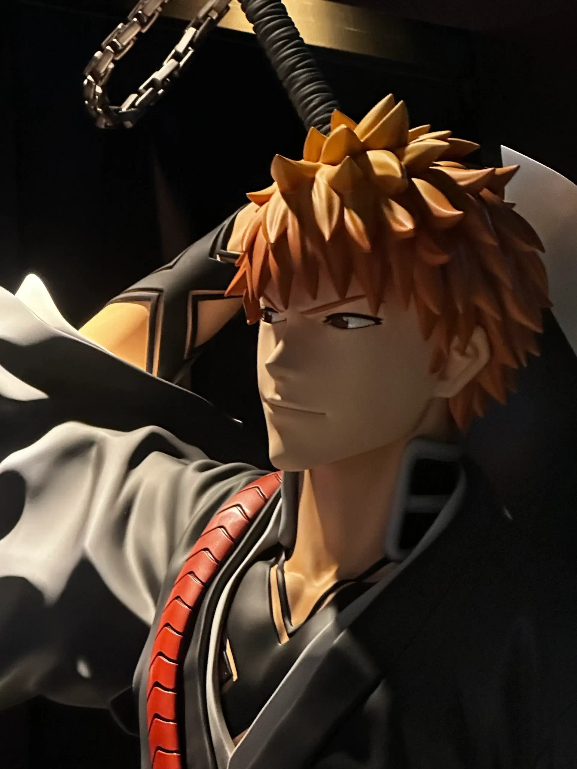 漫画家 久保帯人氏の作品**『BLEACH / 黒崎一護』の等身大フィギュア**。通常サイズの原型を超高精度3Dスキャン後、高精度に拡大造形した事例。