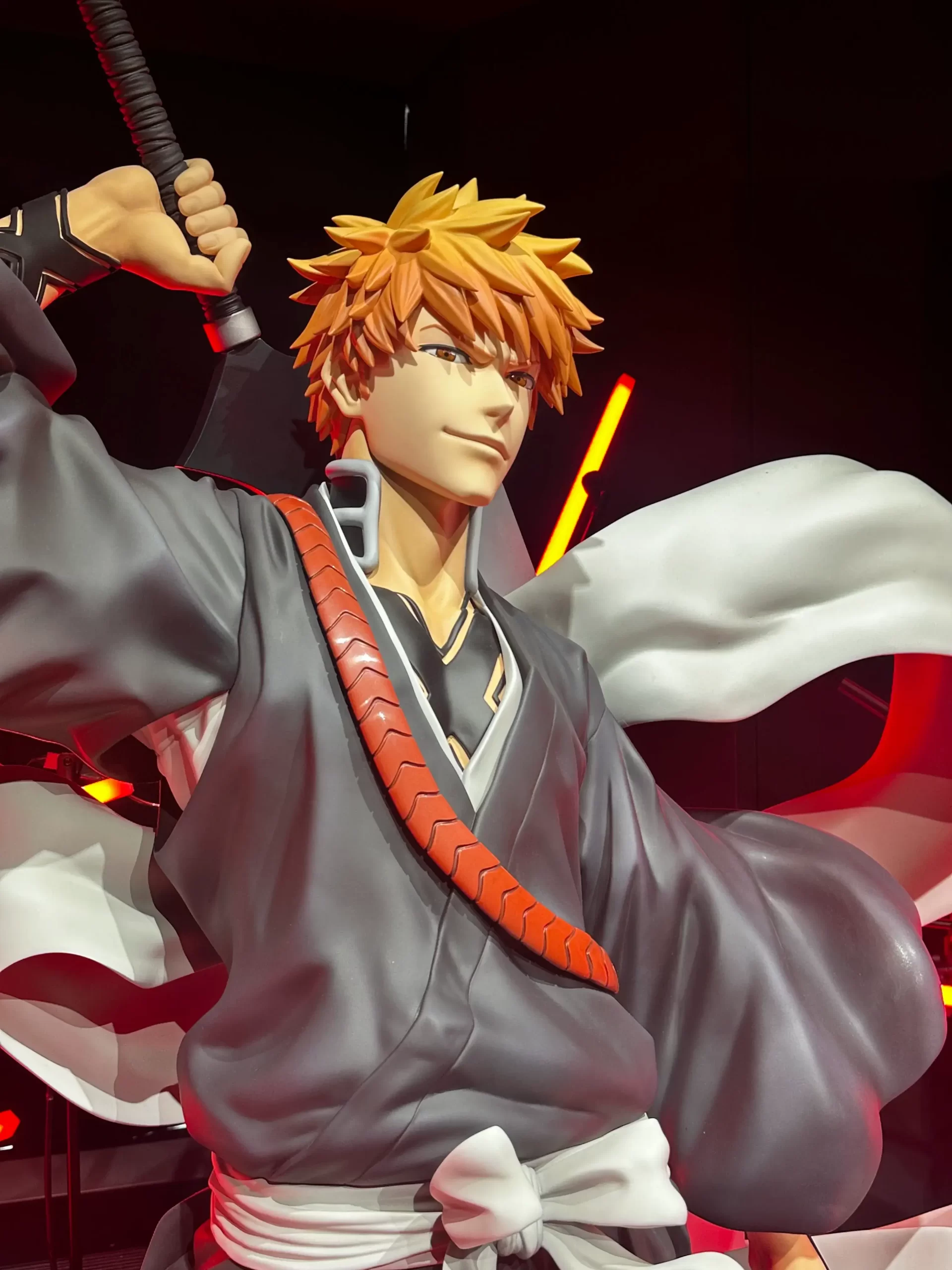 漫画家 久保帯人氏の作品**『BLEACH / 黒崎一護』の等身大フィギュア**。通常サイズの原型を超高精度3Dスキャン後、高精度に拡大造形した事例。