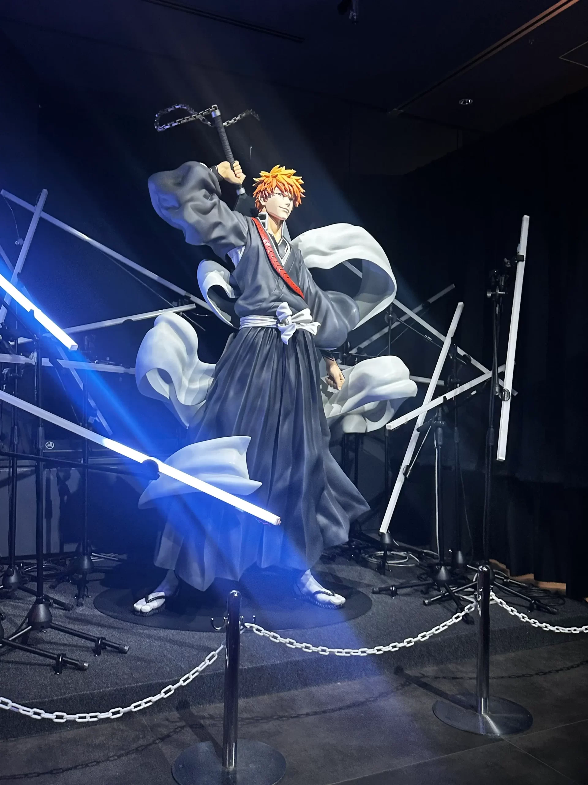 漫画家 久保帯人氏の作品**『BLEACH / 黒崎一護』の等身大フィギュア**。通常サイズの原型を超高精度3Dスキャン後、高精度に拡大造形した事例。